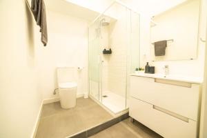Bilik mandi di Apartamento Amboage Real +16 gambar