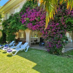 Zahrada ubytování Villa Campo Das Medas , en medio de la naturaleza con piscina privada de sal