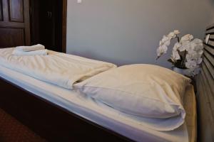 Łóżko lub łóżka w pokoju w obiekcie Legnicki Browar Książęcy Hotel i Restauracja