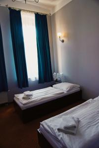 Łóżko lub łóżka w pokoju w obiekcie Legnicki Browar Książęcy Hotel i Restauracja