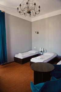 Łóżko lub łóżka w pokoju w obiekcie Legnicki Browar Książęcy Hotel i Restauracja