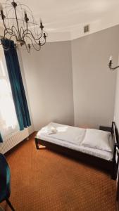 Łóżko lub łóżka w pokoju w obiekcie Legnicki Browar Książęcy Hotel i Restauracja