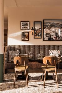 Area soggiorno di Hotel Valaisia Crans Montana, a Faern Collection Resort