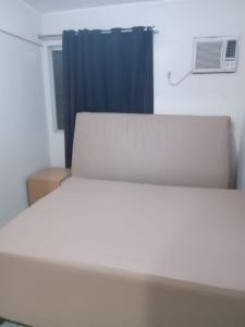 a white bed in a room with a window at thermasparadise Rio quente in Rio Quente