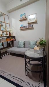 A seating area at Cozy Staycation at Destiny's Crib Fame, Edsa Mandaluyong