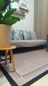 A seating area at Cozy Staycation at Destiny's Crib Fame, Edsa Mandaluyong