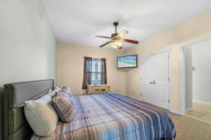 a bedroom with a bed and a ceiling fan at Romar Lakes 104B in Orange Beach