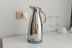 Hotel Drim & SPA的咖啡和沏茶工具