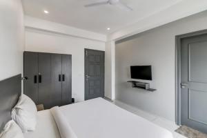 TV a/nebo společenská místnost v ubytování Townhouse South City 2 Sector 49 Gurgaon + 32 fotografií