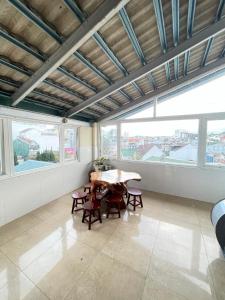 Posezení v ubytování Nam Đông hotel