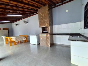 a kitchen with a table and a sink and a counter at Casa mana in Olímpia