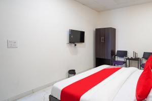 TV a/nebo společenská místnost v ubytování Hotel O Mannat
