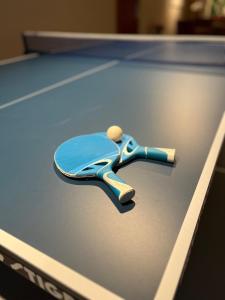 Stolní tenis v ubytování Kvibergs Stugor - Cottages nebo okolí