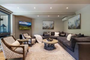 Posezení v ubytování Luxurious 2 BR, 2 BA - Aspen Core