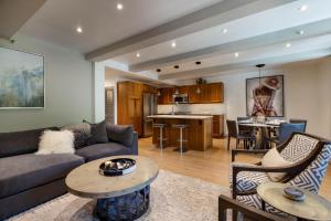 Kuchyň nebo kuchyňský kout v ubytování Luxurious 2 BR, 2 BA - Aspen Core + 37 fotografií