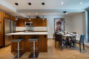 Kuchyň nebo kuchyňský kout v ubytování Luxurious 2 BR, 2 BA - Aspen Core
