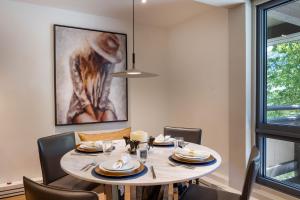 Posezení v ubytování Luxurious 2 BR, 2 BA - Aspen Core