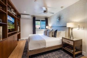 Postel nebo postele na pokoji v ubytování Luxurious 2 BR, 2 BA - Aspen Core