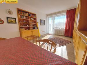 Knižnica v apartmáne