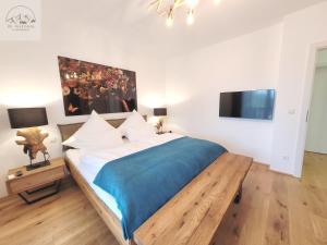 Sjónvarps- og/eða afþreyingartæki á Penthouse Apartment Bergkristall