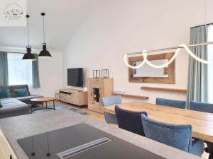 Sjónvarps- og/eða afþreyingartæki á Penthouse Apartment Bergkristall