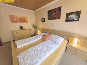 Postel nebo postele na pokoji v ubytování Apartment Almkogel