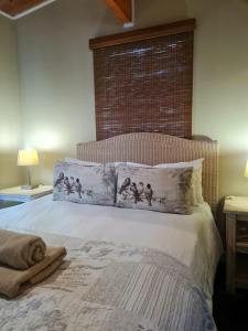 Ένα ή περισσότερα κρεβάτια σε δωμάτιο στο Point Village Accommodation -Linky's House