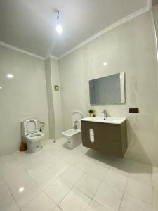 Charming app 3 min Sania Ramel AIRPORT Tetuan的一间浴室