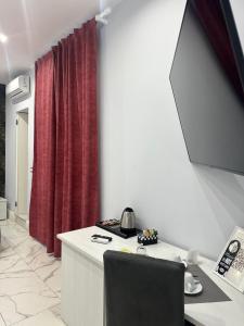 a room with a desk and a red curtain at luxury 2.0 in Naples
