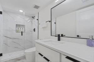 Ένα μπάνιο στο Townhouse at Capitol Hill 4 with Rooftop +26 φωτογραφίες
