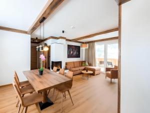 Μια τηλεόραση ή/και κέντρο ψυχαγωγίας στο Apartments With Mountain View near the slopes in Rauris