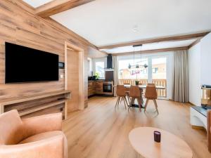 Μια τηλεόραση ή/και κέντρο ψυχαγωγίας στο Apartments With Mountain View near the slopes in Rauris