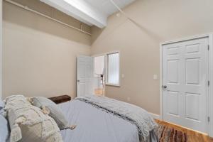 A bed or beds in a room at Hip Dtwn Apt With Arcade And Gym