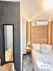 Ένα ή περισσότερα κρεβάτια σε δωμάτιο στο Taksim Cetinkaya Suite