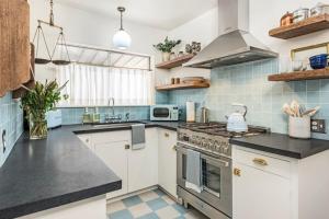 Η κουζίνα ή μικρή κουζίνα στο The Library Suite - The Marlowe Boutique Hotel +31 φωτογραφίες