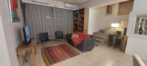 a living room with a couch and a television at DUPLEX mc in Posadas
