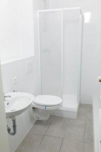 Ένα μπάνιο στο Zentrales Wohnhaus Ichenhausen