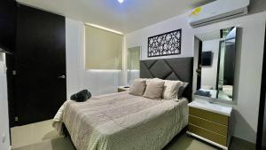 a bedroom with a large bed and a mirror at Divino Apto Cucuta-3 Hab-2 Aires in Cúcuta +32 photos