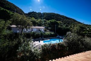 Bazén v ubytování UNICO Cannamele Escape Tropea by Life Resorts nebo v jeho okolí