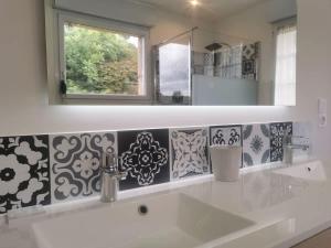 Kúpeľňa v ubytovaní Rhun Izella - Maison avec vue exceptionnelle - Jacuzzi et Sauna face à la mer + 37 fotografií