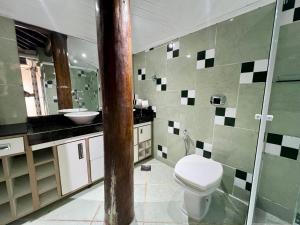 a bathroom with a toilet and a sink at Espaço Verano - Suíte Master 2 in Niterói