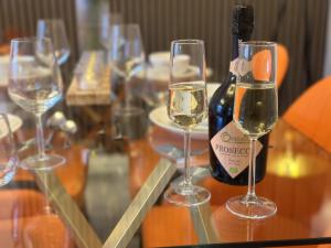 Nápoje v ubytování No56 - 2-bed Boutique Apartment - Hosted by Hutch Lifestyle