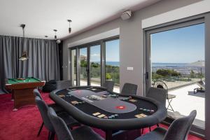 Nespecifikovaný výhled na hory nebo výhled na hory při pohledu z vily