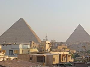 Imagem da galeria de New pyramids way em Cairo