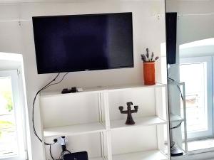TV a/nebo společenská místnost v ubytování Heart of Pula Excellent apartment