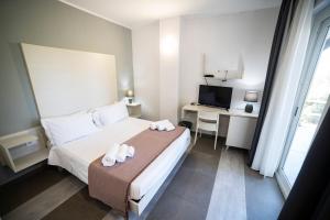 Postel nebo postele na pokoji v ubytování UNICO Cannamele Escape Tropea by Life Resorts