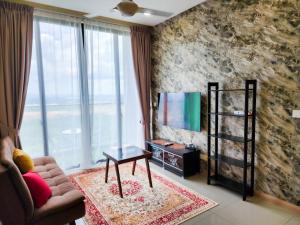 TV a/nebo společenská místnost v ubytování Skyline Serenity Nr Legoland - 3BR3B - by Cowidea
