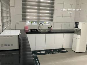 Η κουζίνα ή μικρή κουζίνα στο HaRa Homestay Near MITC, Ayer Keroh, Stadium, UTeM