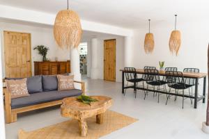 Posezení v ubytování Cuatro Vientos Lodge & Apartments - Mal País, Costa Rica