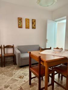 a living room with a table and a couch at Casa Katarina in Calatafimi +21 photos